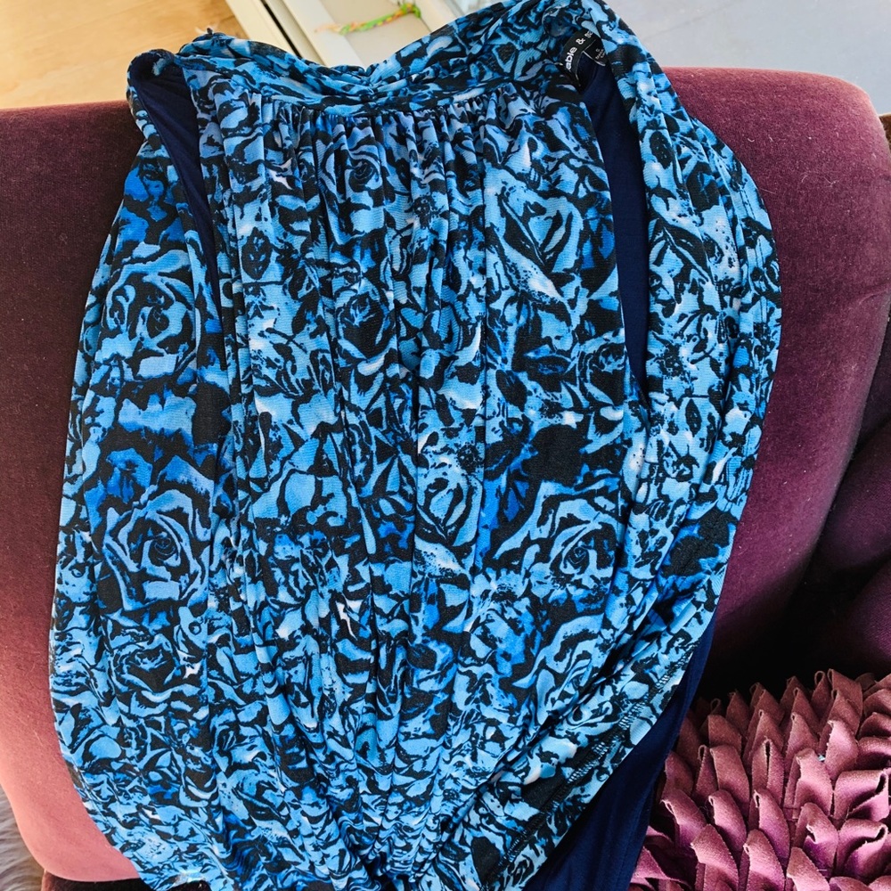 Sleeveless top open fly back